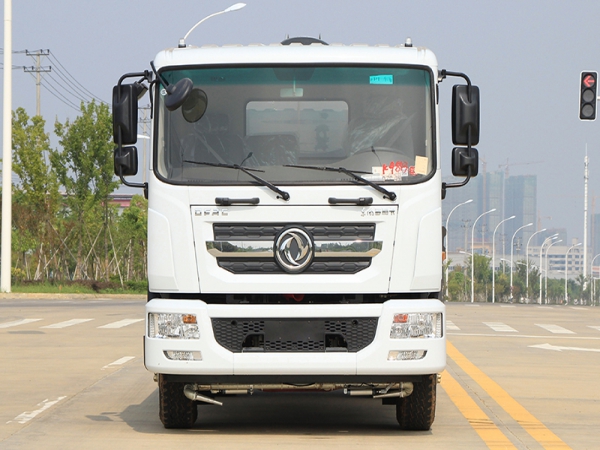 國(guó)六東風(fēng)D9 12-14噸 噴霧車