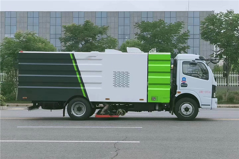 國(guó)六東風(fēng)大多利卡8噸(1.5水6塵)吸塵車