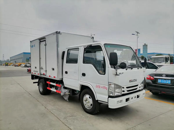 國(guó)六五十鈴雙排冷藏車(chē)