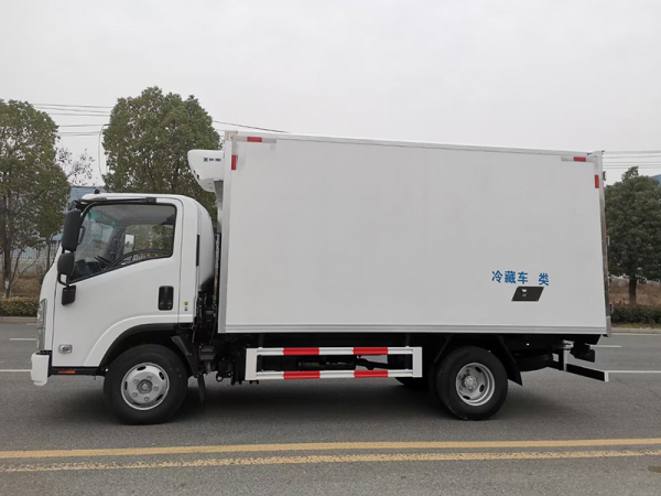 五十鈴國(guó)六排放~KV100冷藏車