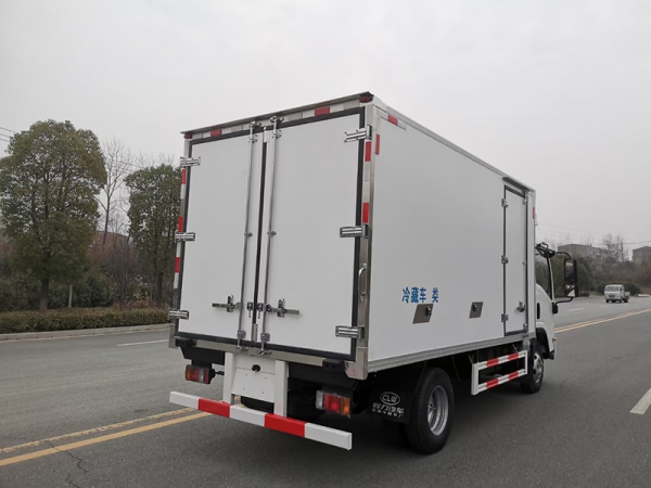 五十鈴國(guó)六排放~KV100冷藏車