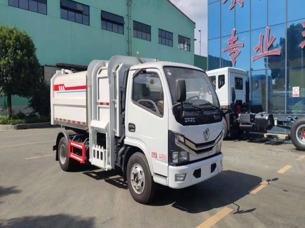 7立方多利卡D6掛桶垃圾車(chē)
