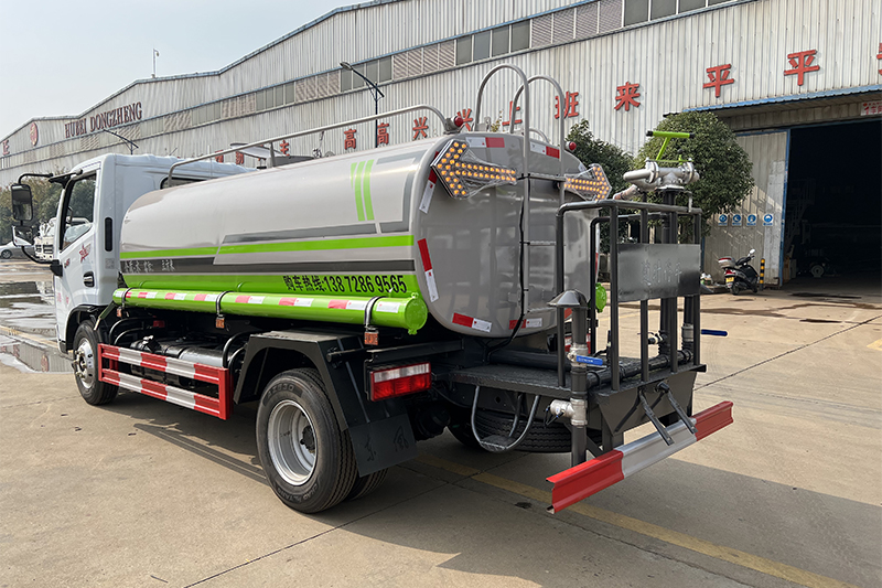 東風(fēng)小利卡灑水車（5噸）