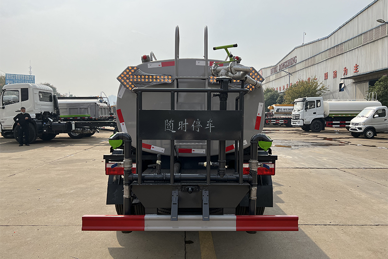東風(fēng)小利卡灑水車（5噸）