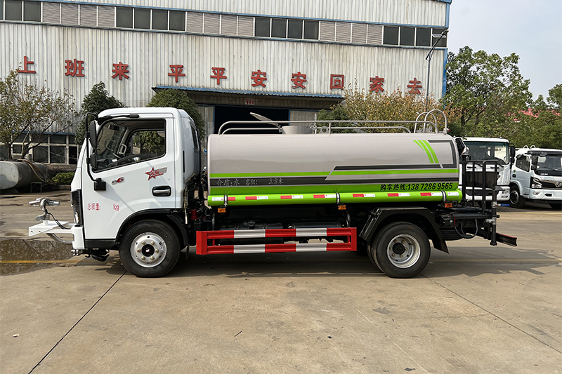 東風(fēng)小利卡灑水車（5噸）