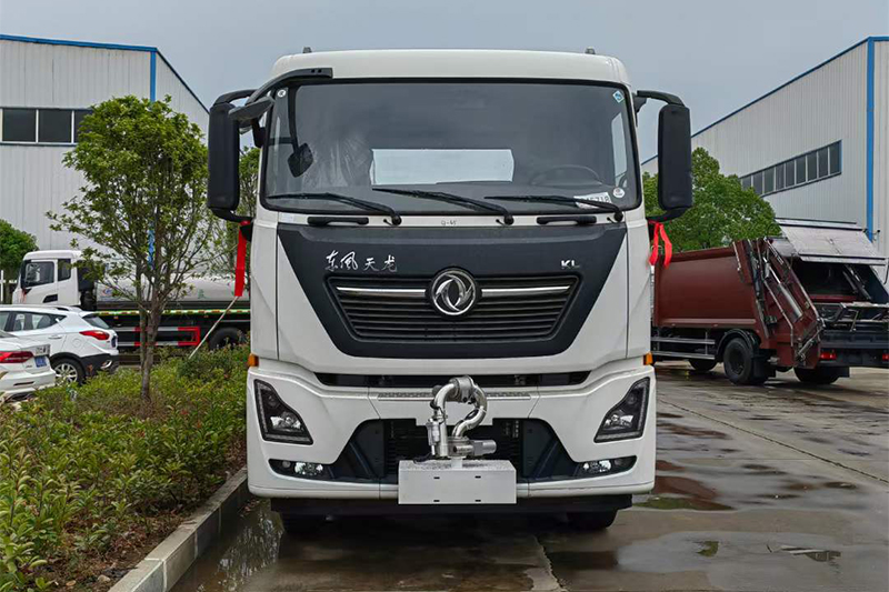 東風天龍灑水車（17.8方）