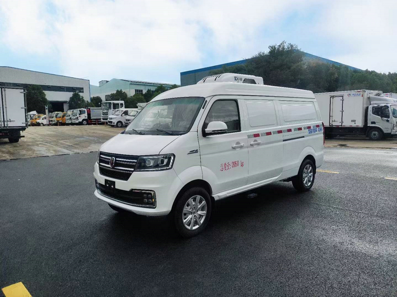 國(guó)六金杯新海獅面包型冷藏車